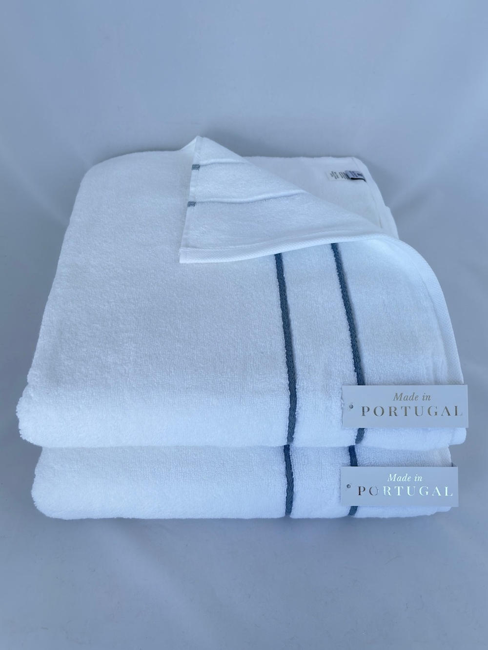 NWT 2Pc Felpinter Portugal White Luxury Bath Towels Blue Grey Embroidered Line